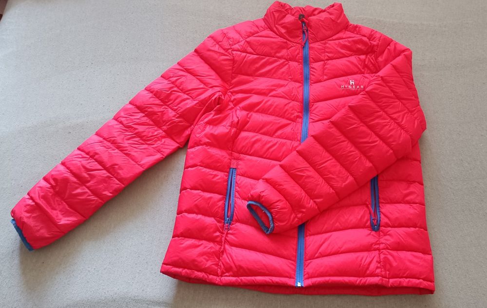 Пропоную до продажу весняну куртку.