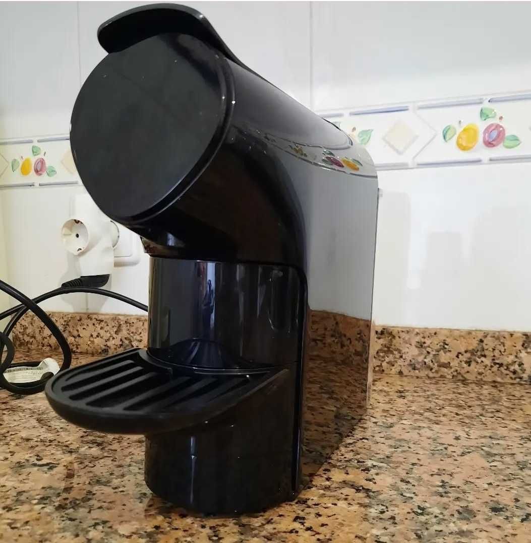 Máquina de café sem marca visível