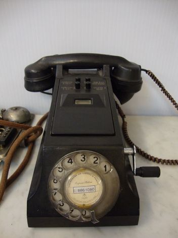 Central telefónica antiga em madeira