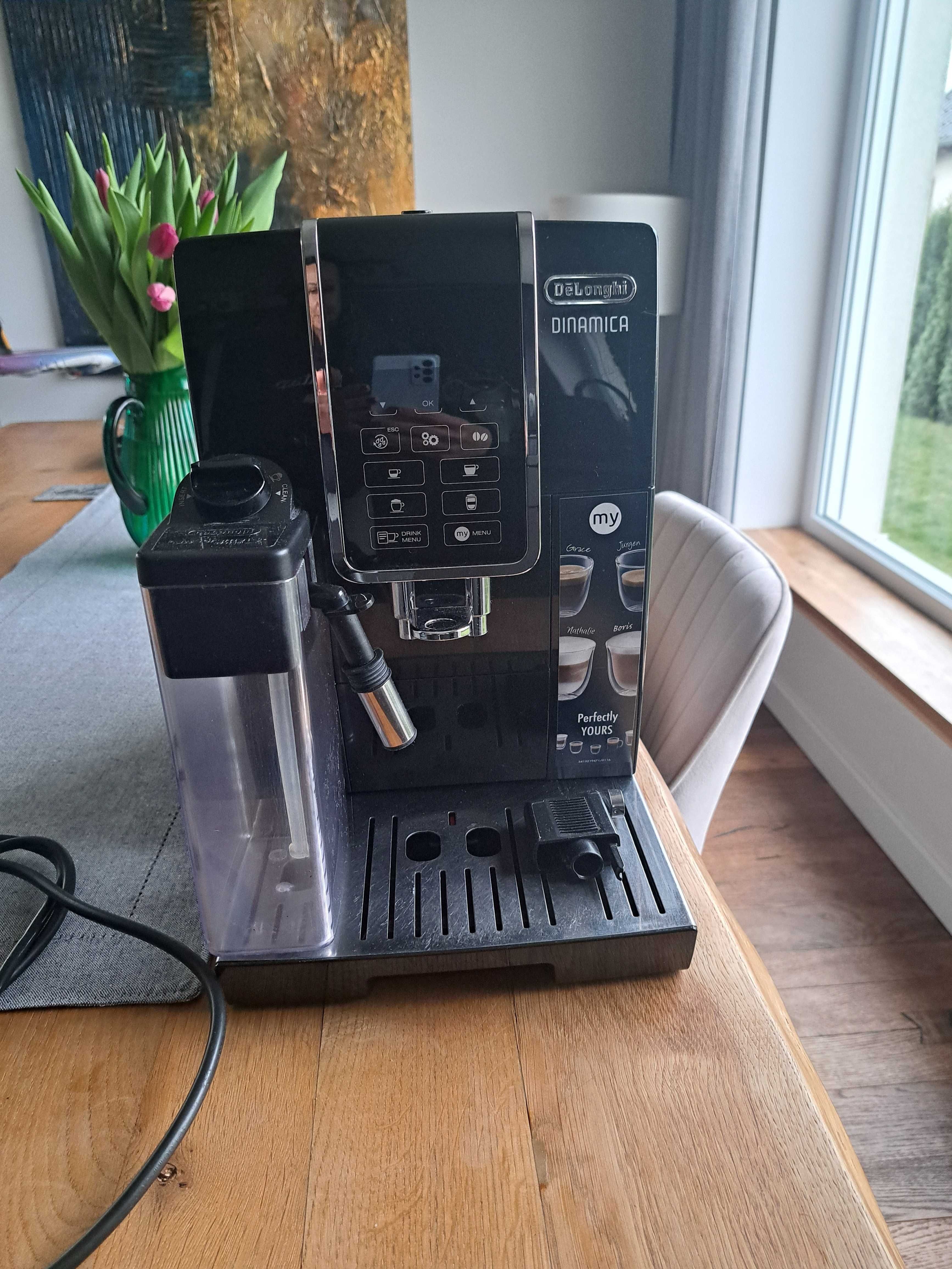 Ciśnieniowy ekspres do kawy DeLonghi Dinamica