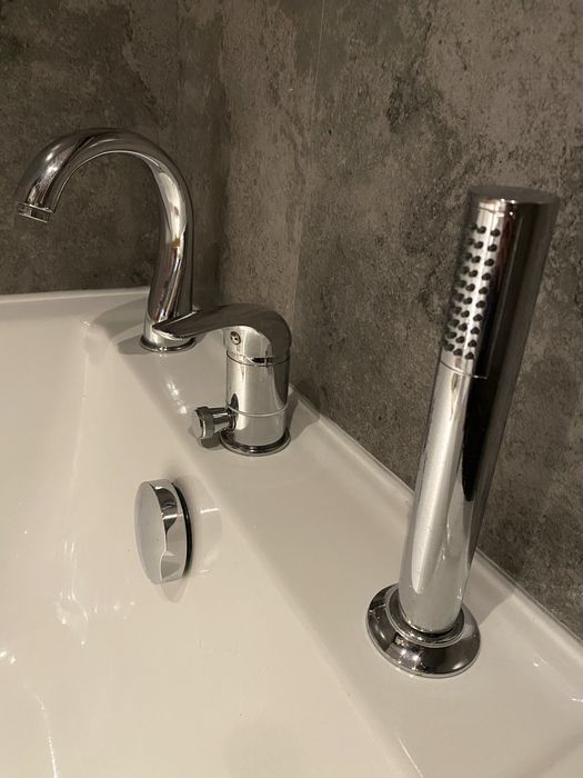 Wanna akryl kolo z komplet bateria chrom nozki