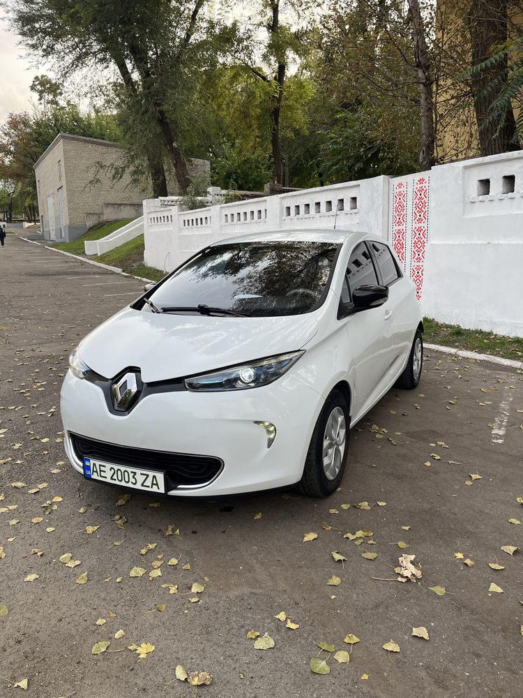 Продам Renault Zoe 22 кВт 2016 год