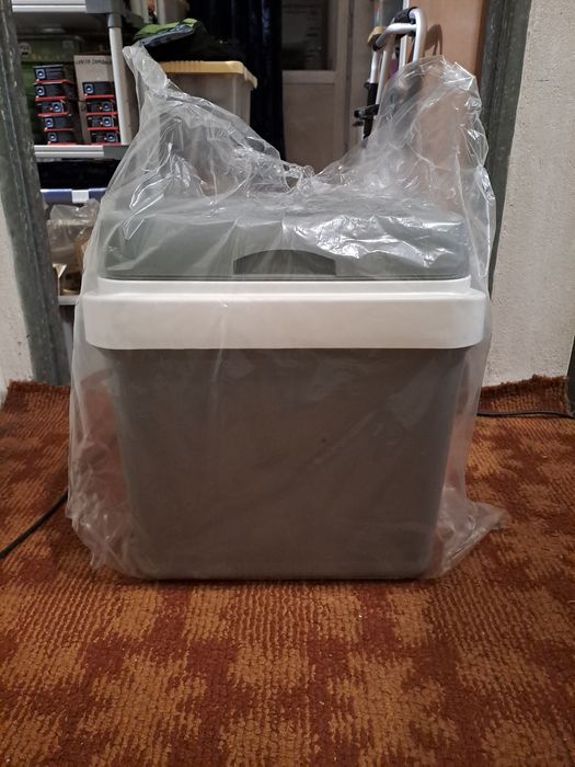 Lodówka elektryczna 24 litry z funkcją chłodzenia i podgrzewania