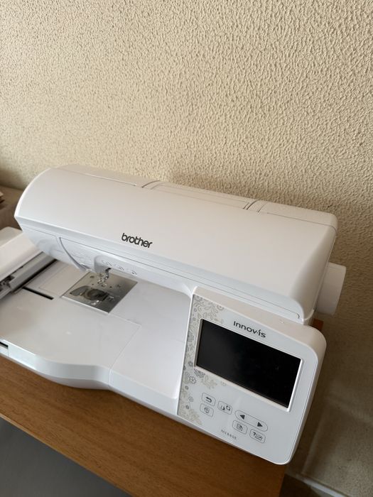 Bordadeira Brother NV880E