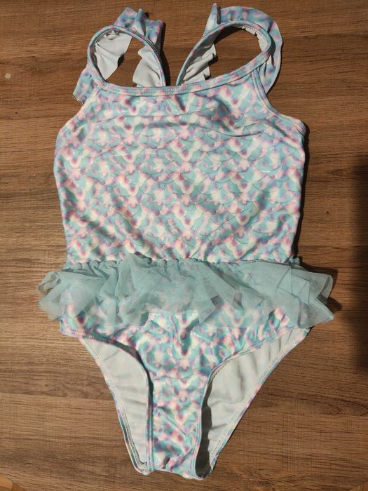 Piękny strój kąpielowy dla dziewczynki