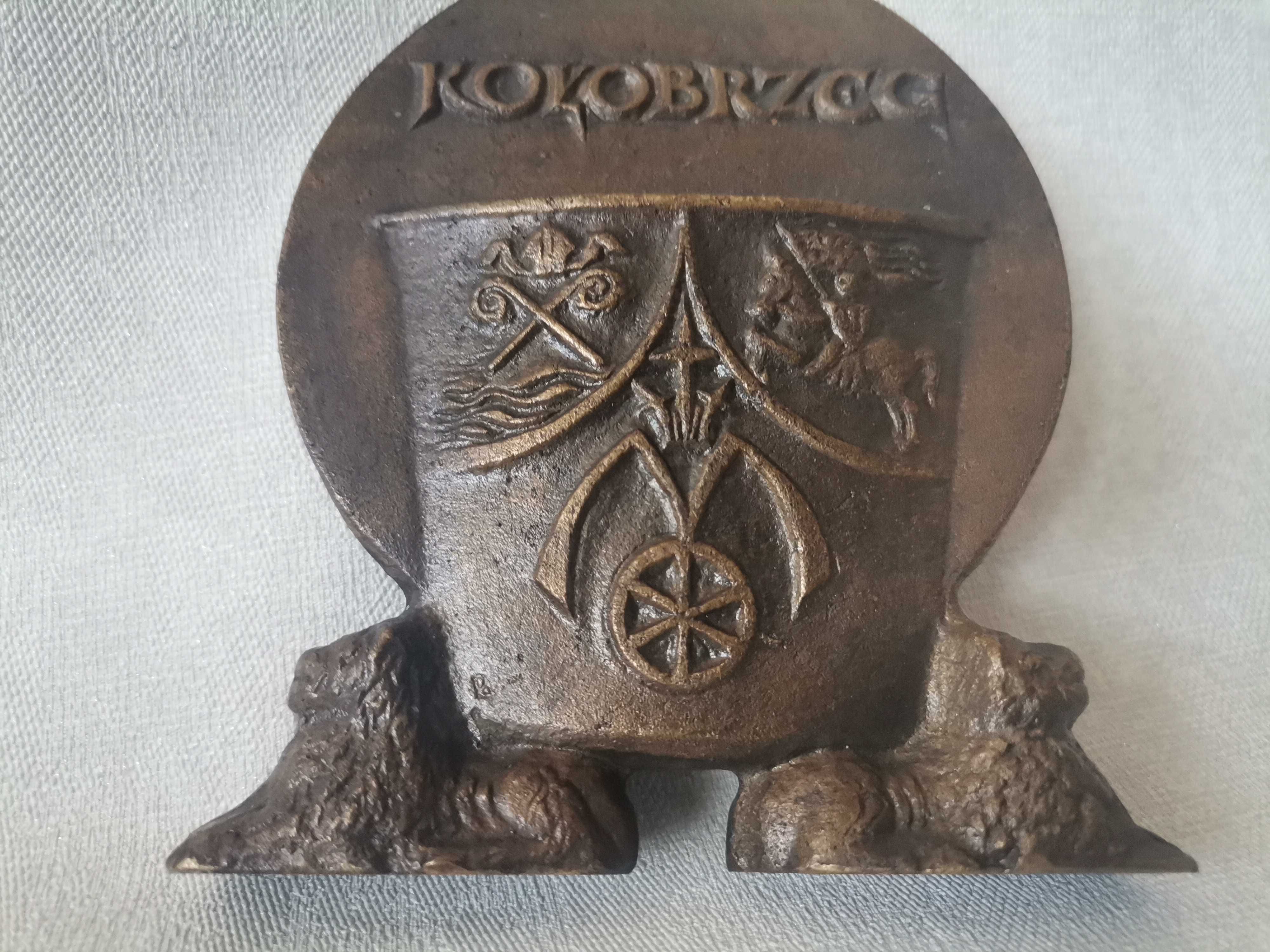 Statuetka BISKUPSTWO KOŁOBRZEG 1000 - 1975 brąz Chrzcielnica