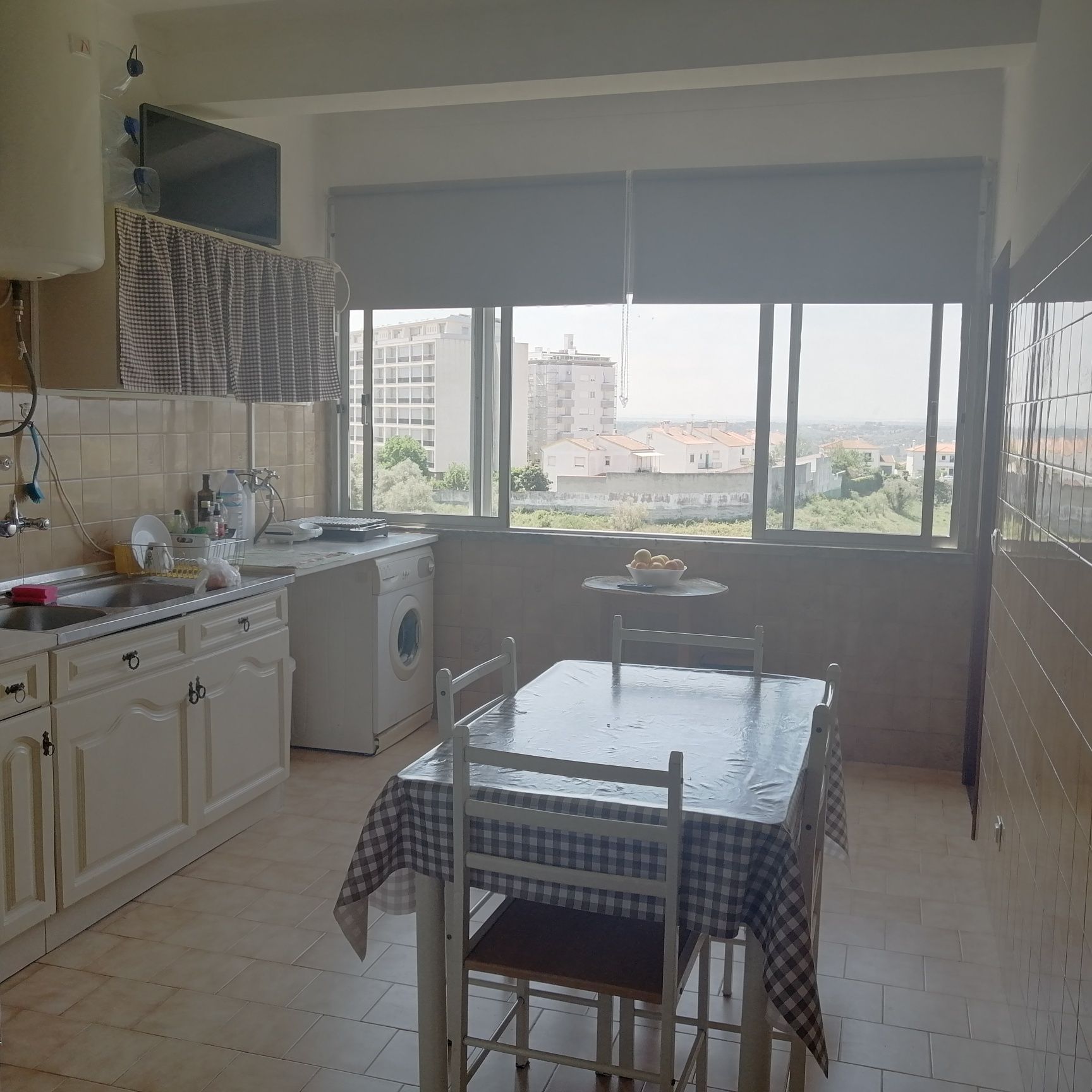Quarto para arrendar no centro de Santarém