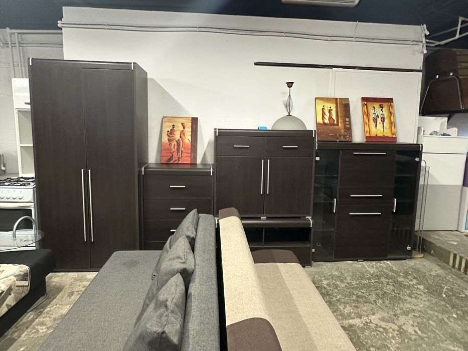 Szafy komody witryny półki