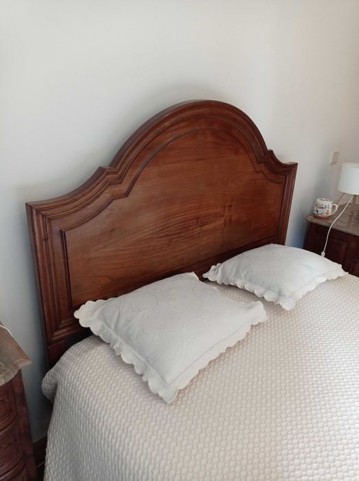 Cama de Casal 140x190cm + Estrado