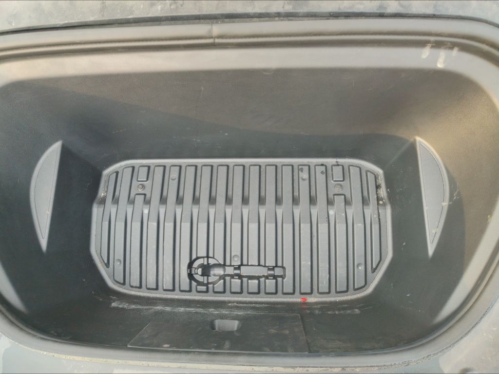 Продам Tesla Model Y