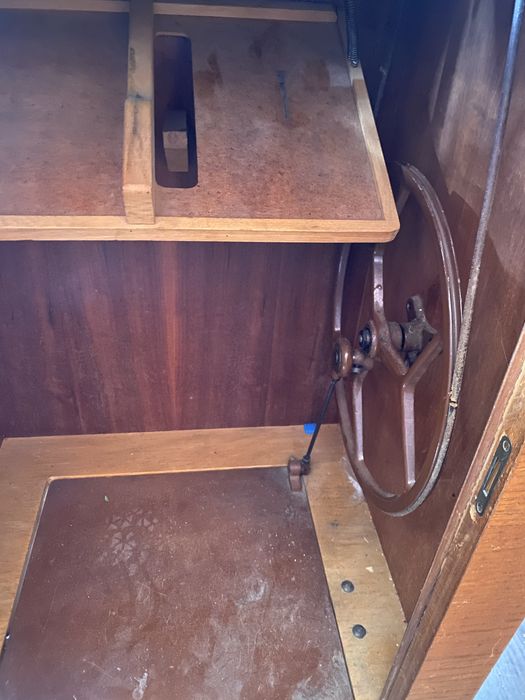 Продам швейну машинку