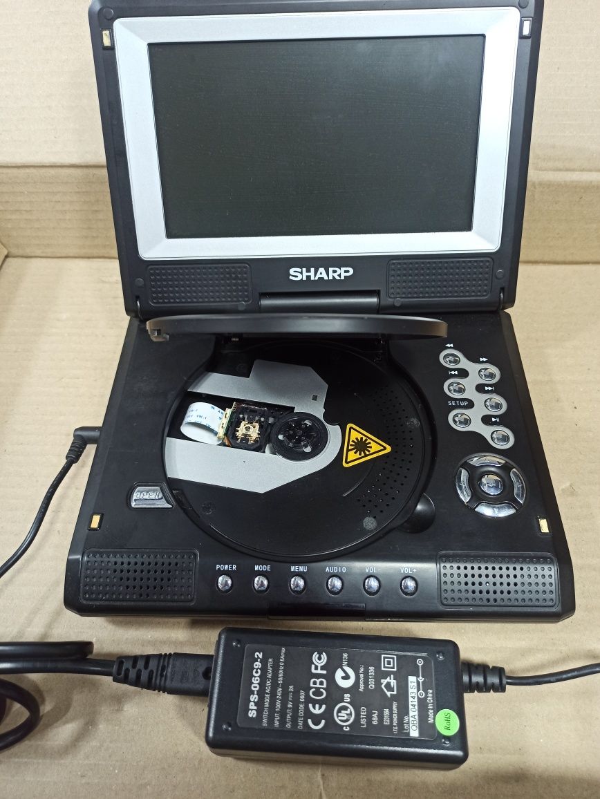 Портативный DVD player Sharp