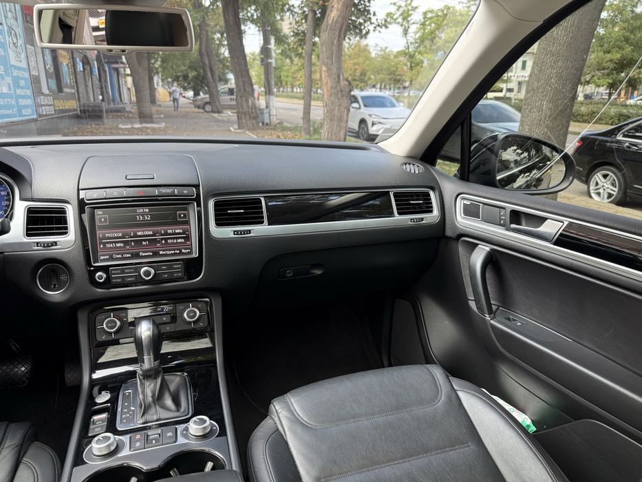 Volkswagen Touareg 2016 год, пневмо, целый, топ комплектация!