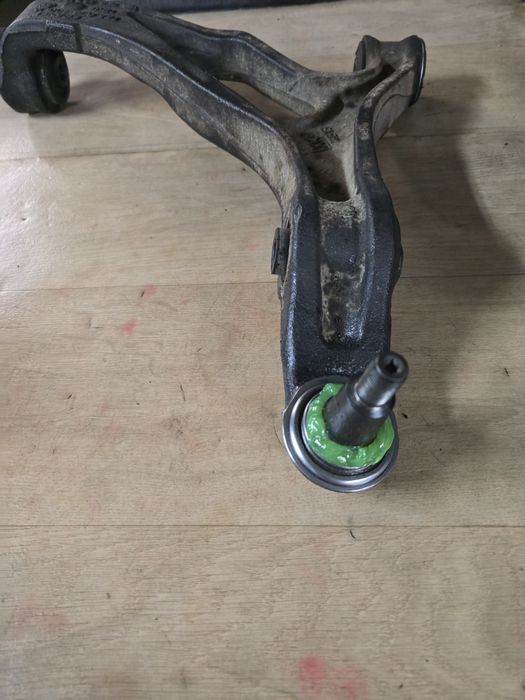 Реставрація  шарових опор, алюмінієвих та залізних ричагів.