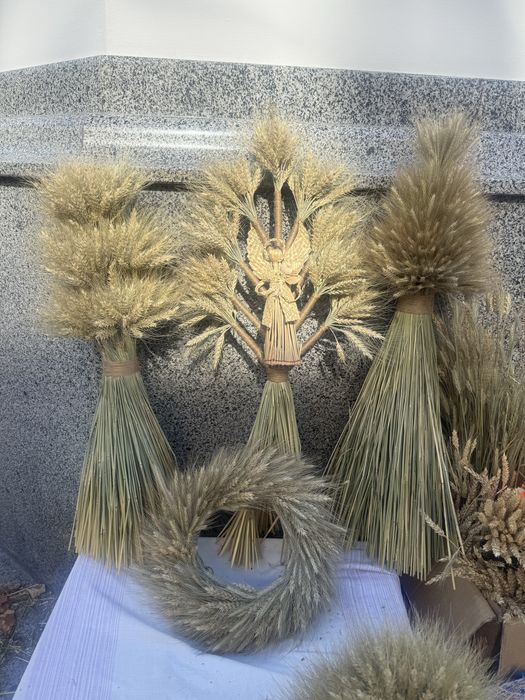 Діхухи снопи пшениці вироби з соломи