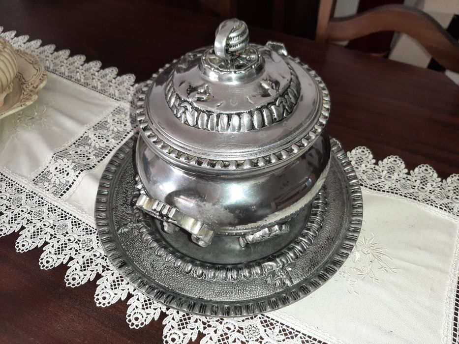 Terrina antiga alumínio polido