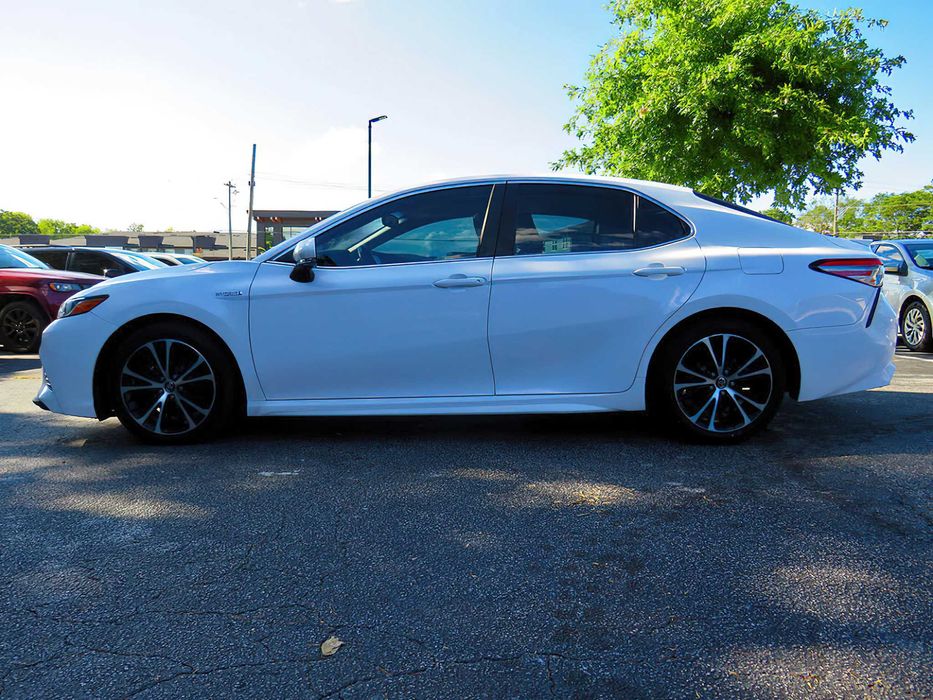 Toyota Camry Hybrid      2019