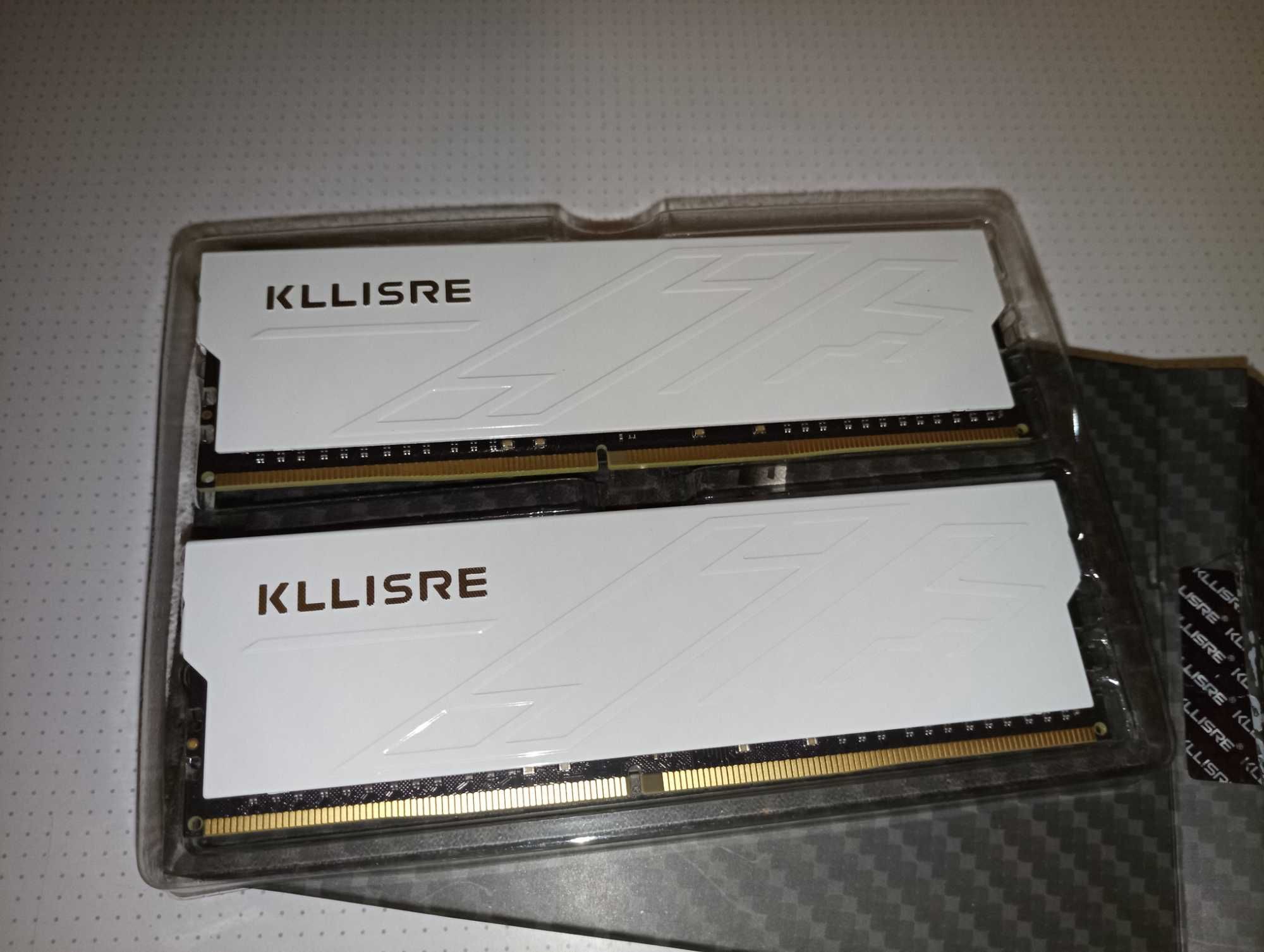 Оперативна пам'ять DDR4 32 gb (16x2) біла