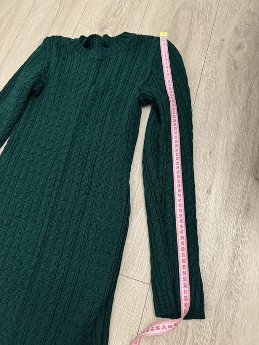 Вʼязана сукня міді