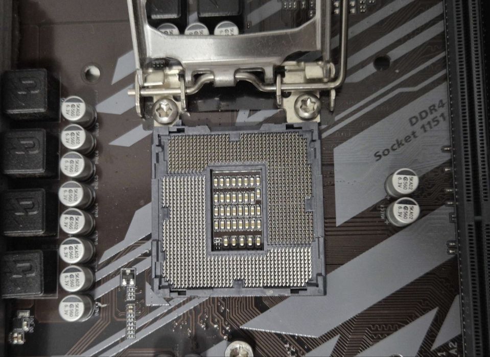 Материнська плата z390d