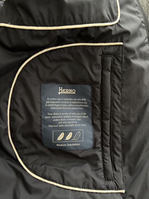 Чорний пуховик бомбер Herno