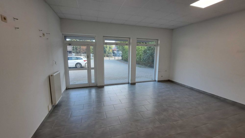 Lokal biurowo usługowy z witryną i wejściem frontowym od ul. Rolniczej