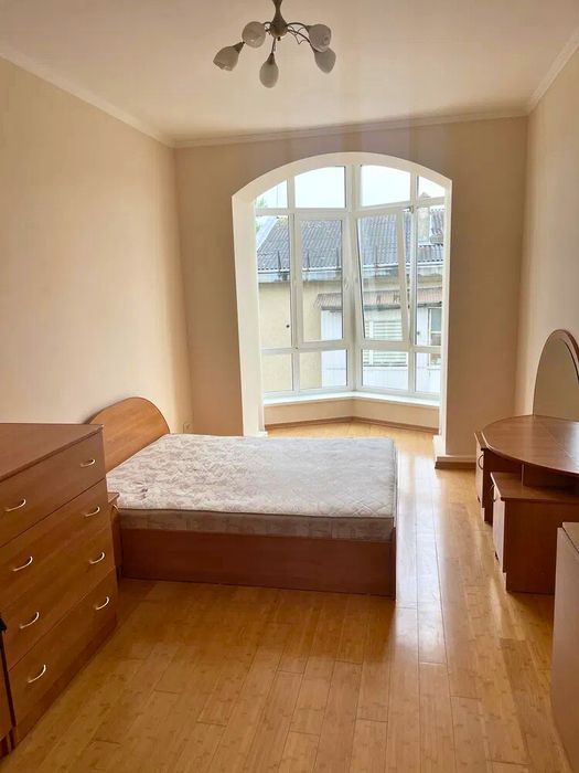 Здається 3-кімнатна квартира