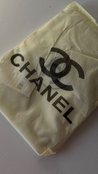 Kosmetyczka puchowa Chanel