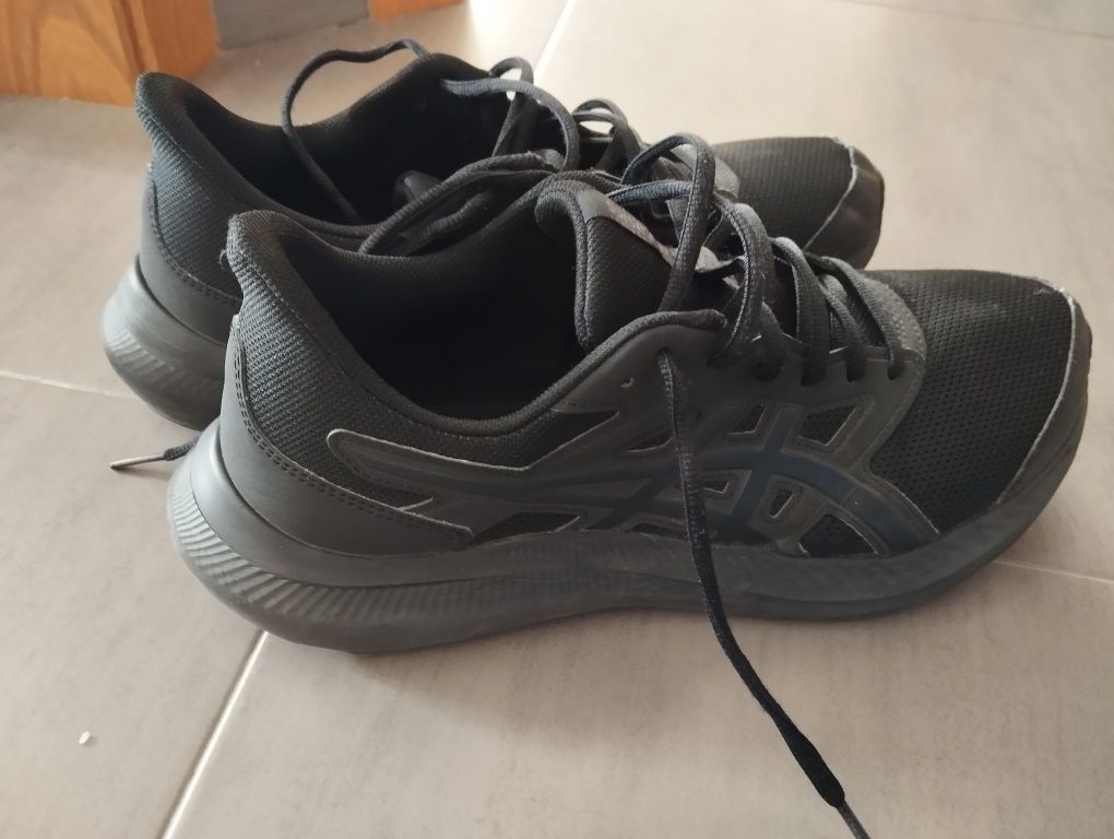 Tênis ASICS pretos