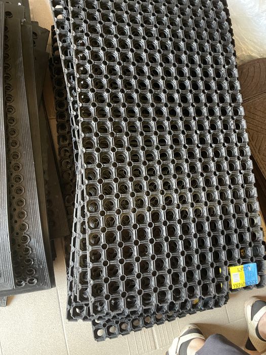 Коврики гумові різних розмірів “СОТИ”