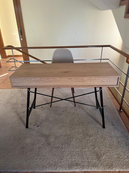 Mesa / Secretaria nova