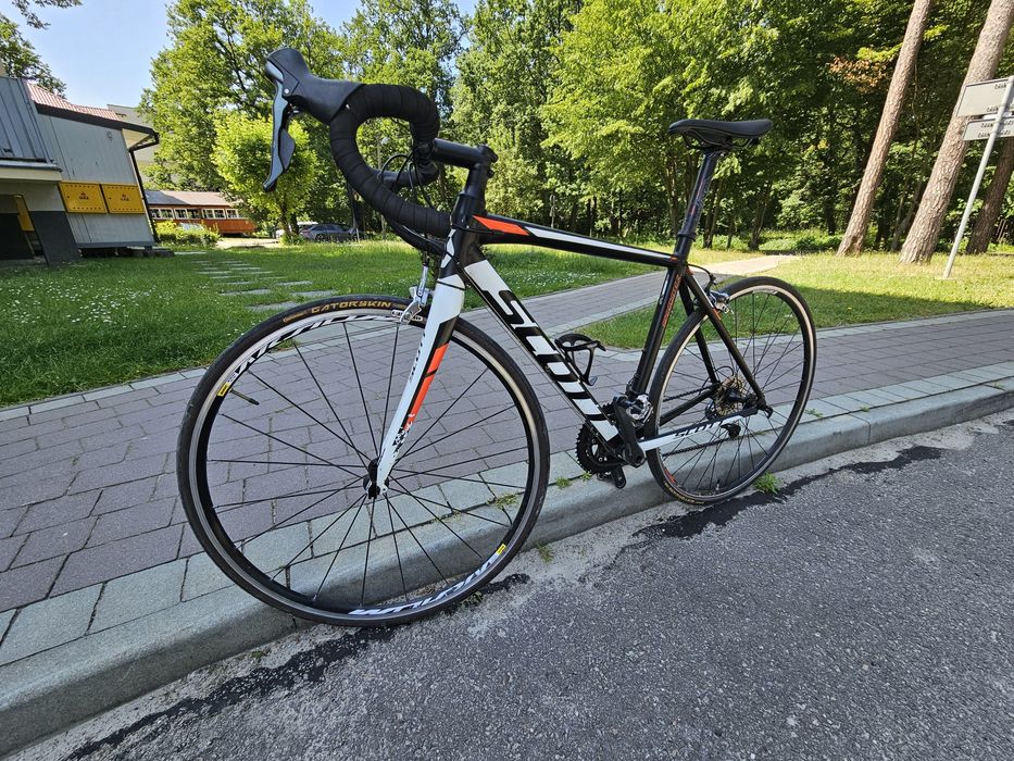 Scott Speedster 20 – Shimano Tiagra (2x10)

Sportowy rower szosowy na