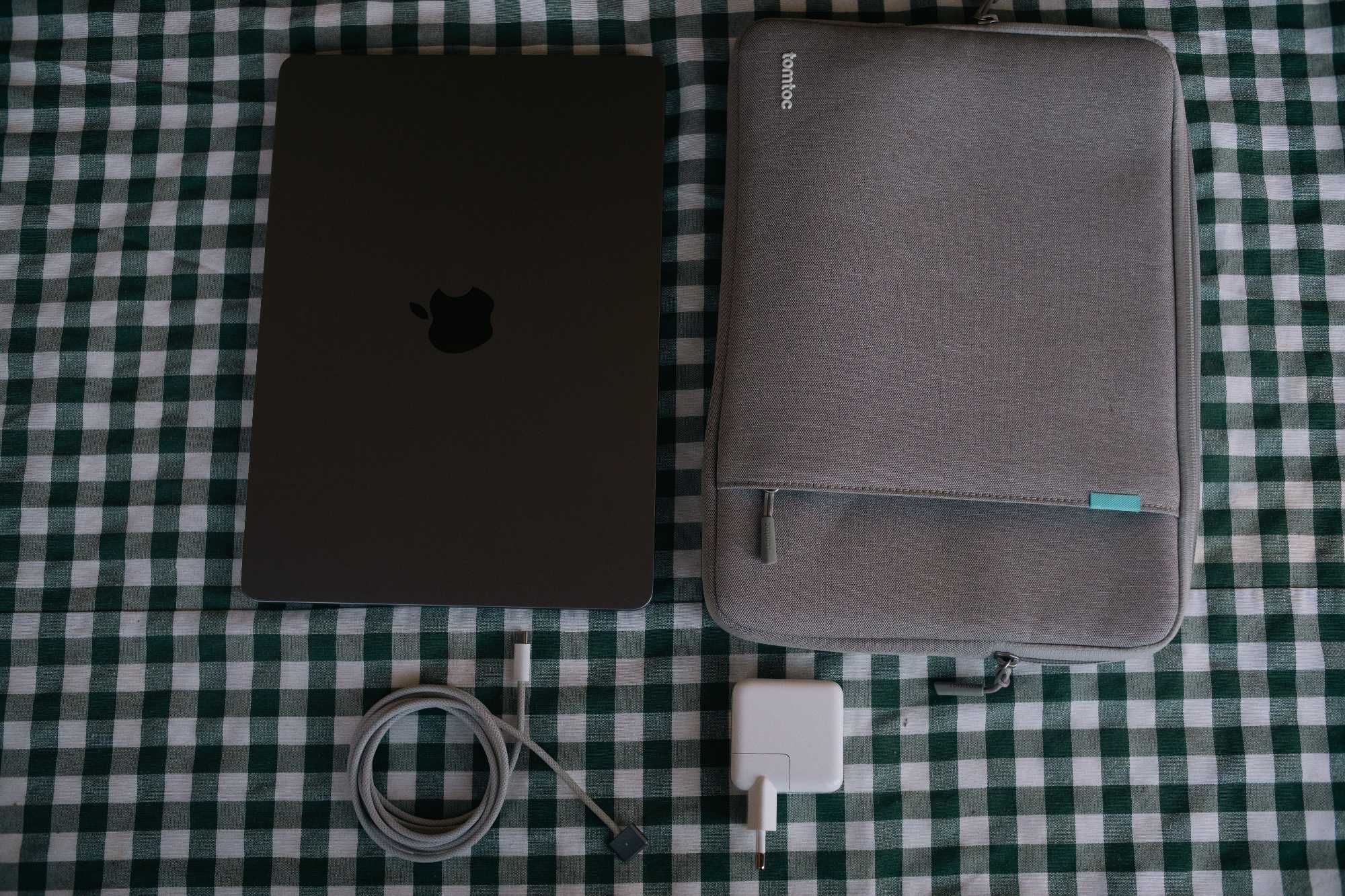 Macbook Air M2 16GB RAM 256 SSD