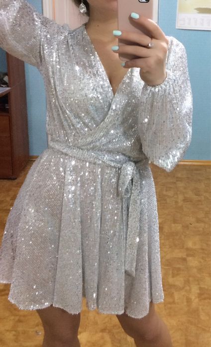 Платье нарядное продам