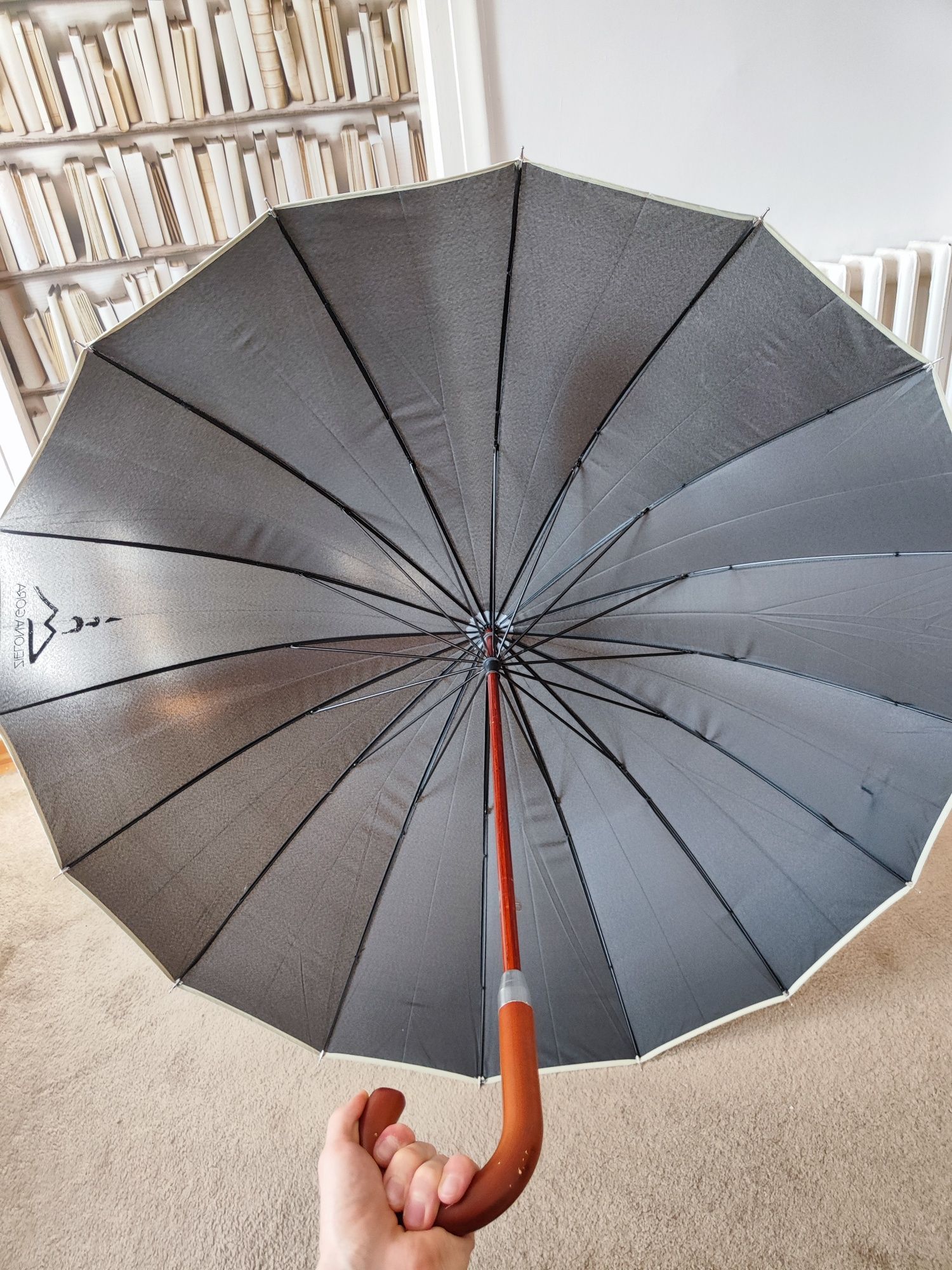 Elegancka parasolka przeciwsłoneczna