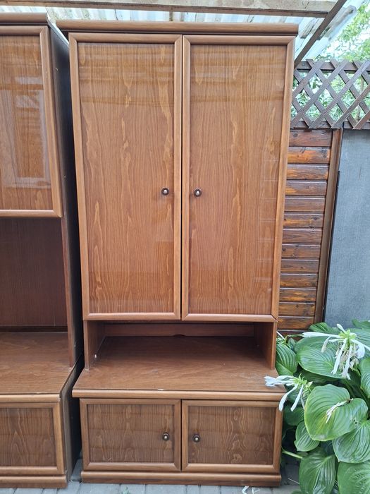 Деревянная стенка в гостинную