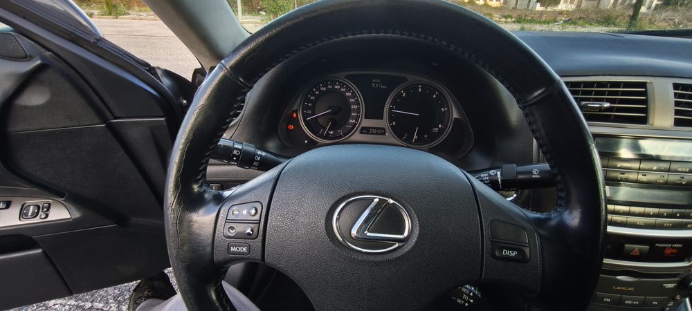 Lexus IS220d 2006 Pneus novos