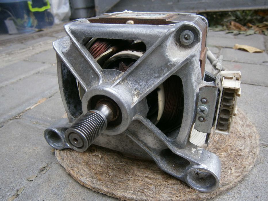 Двигатель мотор к стиральной машине- автомат.