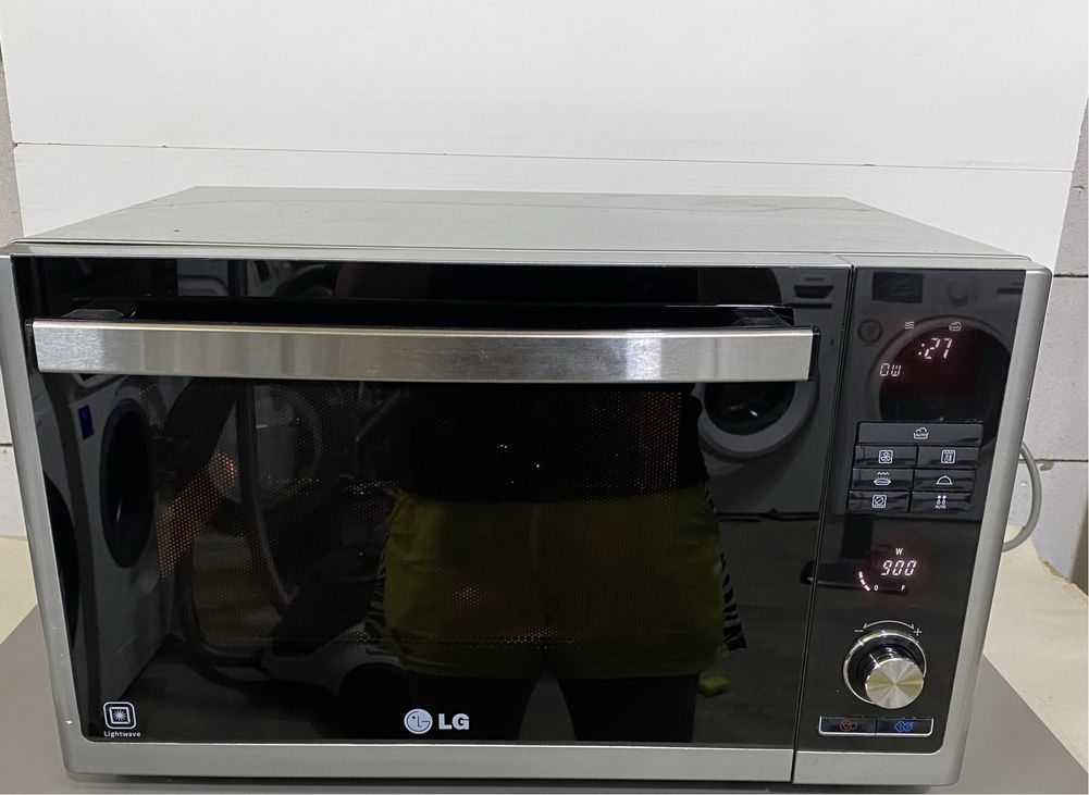 Мікрохвильовка микроволновка  LG