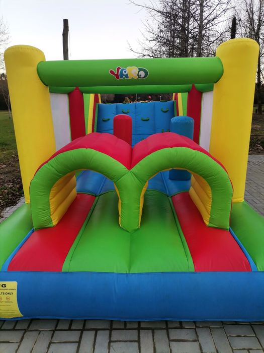 Insuflável mega obstáculos