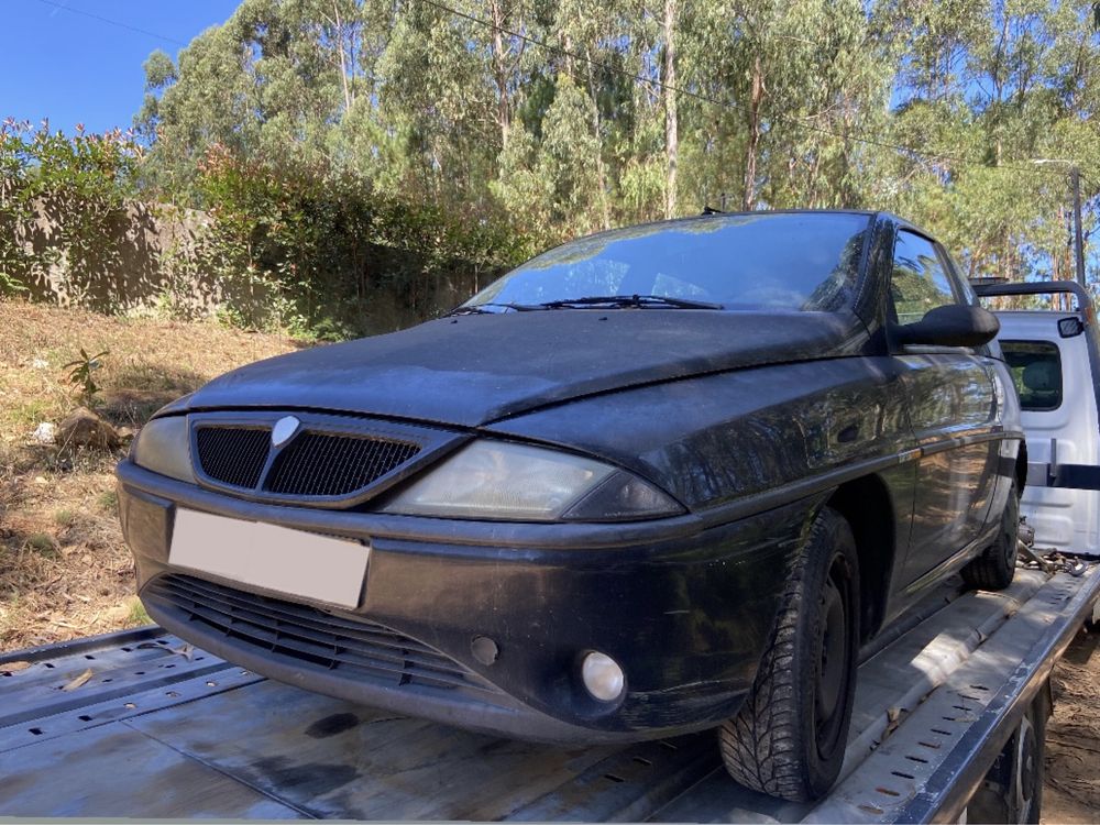 Lancia Y para peças