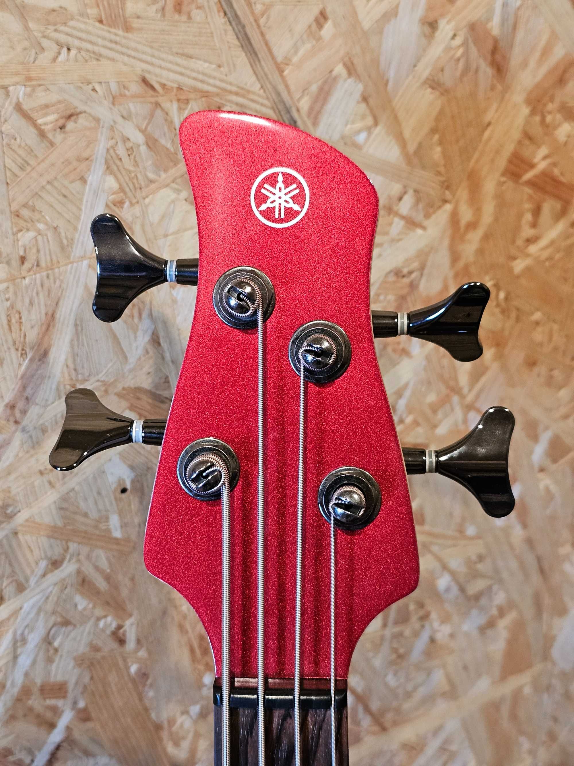 Baixo ativo Yamaha trbx 304