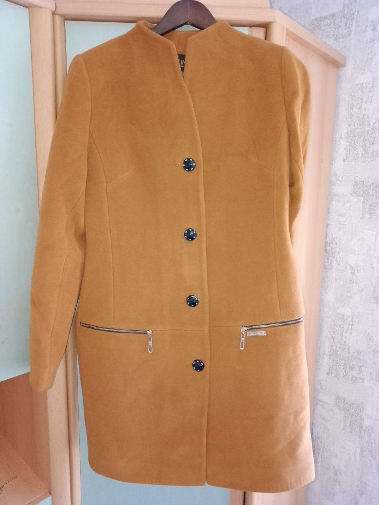 Жіноче пальто на весну 46 розмір