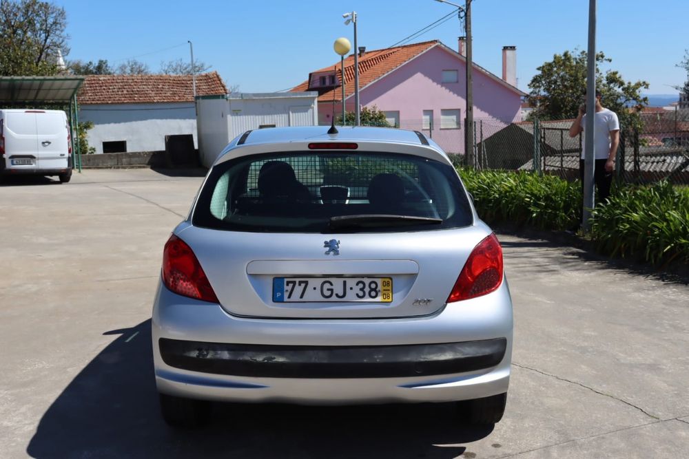 Peugeot 207 1.4 HDi (2008) – Económico e Fiável