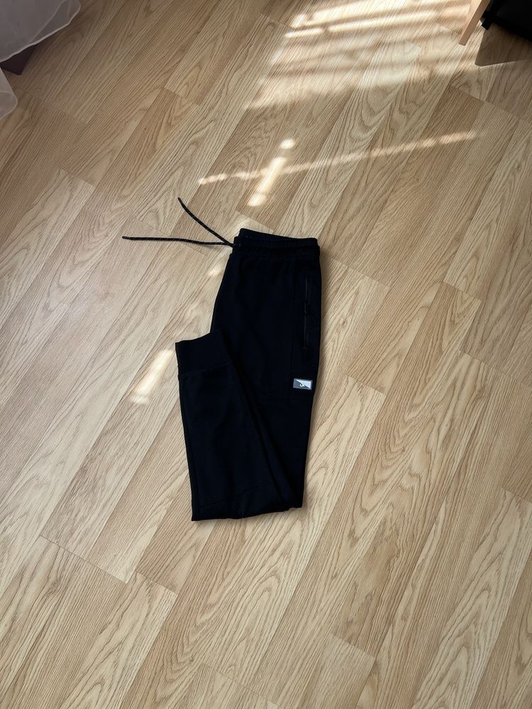Чоловічі спортивні штани Jack&jones ( розмір S)