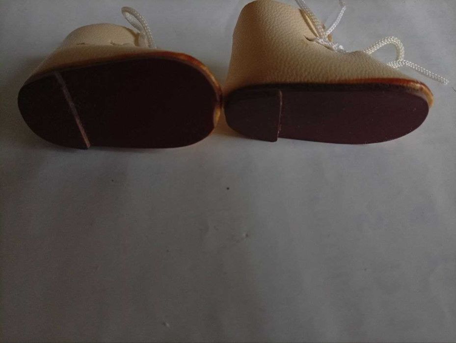 Взуття для порцелянової ляльки