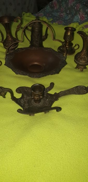 Várias peças antigas decorativas