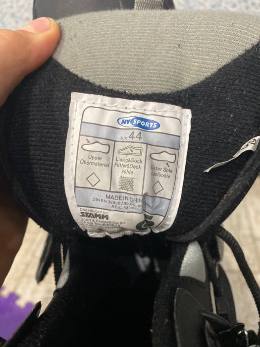 Коньки , 44 розмір , стан ідеальний з чохлом .