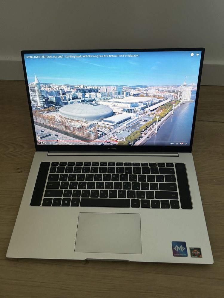 Portatil MagicBook Honor 15.6 16 GB RAM,512GB, AMD R5 4600H