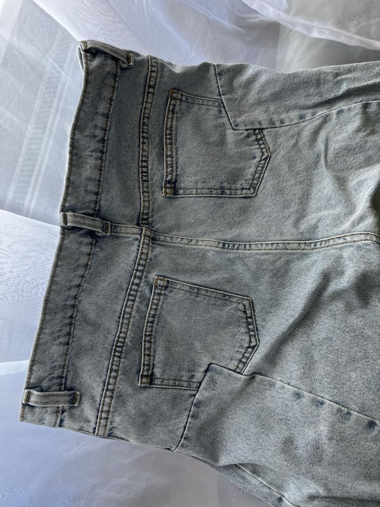 Asymetryczne spodnie jeansowe Le Collet